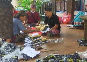 Pembagian Baju Seragam Jaga Baya Pasek Kec.Mengwi