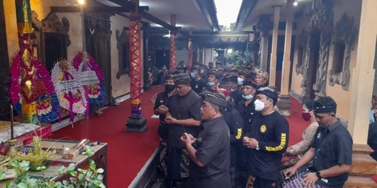 Melayat Rumah Duka Semeton Jagabaya Desa Mengwitani